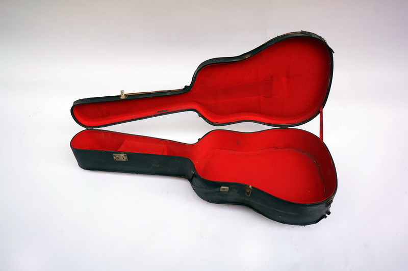 funda instrumento musica guitarra.deteriorada 114x45x16 (18eu.) 1u